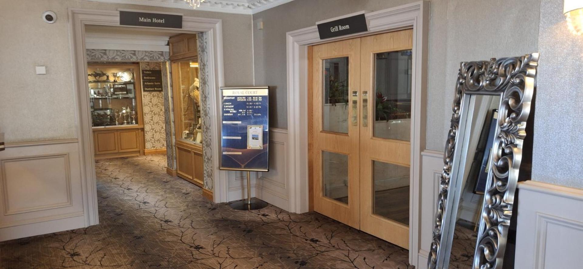 Royal Court Hotel Portrush Exteriér fotografie